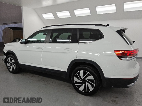 2024 Volkswagen Atlas SE with VIN 1V2WR2CA0RC536554, listed as a Copart auction lot 61272315 with 41,506 mi miles and Clean title. Bid and sale history available at DreamBid. Image 2.
