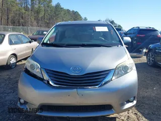 2011 Toyota Sienna XLE AAS with VIN 5TDYK3DC5BS039959, listed as a IAAI auction lot 41803881 with 129,479 mi miles. Bid and sale history available at carsss.com. Image 13.