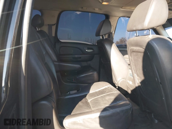 2008 Chevrolet Suburban LTZ with VIN 3GNFK16338G304546, listed as a IAAI auction lot 41404453 with 174,443 mi miles. Bid and sale history available at carsss.com. Image 8.
