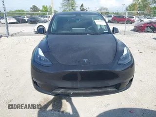 2024 Tesla Model Y Long Range z VIN 7SAYGDEE2RF992489, wystawiony jako IAAI lot #42258232 z przebiegiem 14 771 mil mil oraz . Historia ofert i sprzedaży dostępna na DreamBid. Obrazek 12.