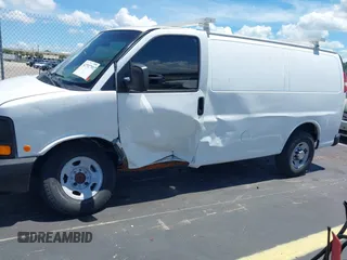 2012 Chevrolet Express Cargo z VIN 1GCWGFCA1C1144412, wystawiony jako IAAI lot #42792791 z przebiegiem 182 242 mil mil oraz . Historia ofert i sprzedaży dostępna na DreamBid. Obrazek 6.