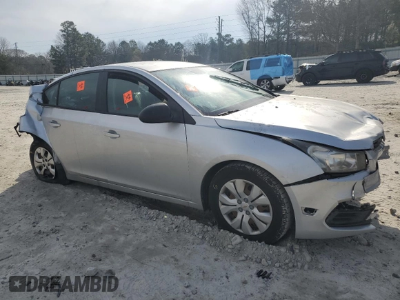2015 Chevrolet Cruze LS z VIN 1G1PA5SH7F7300851, wystawiony jako Copart lot #48953325 z przebiegiem 95 547 mil mil oraz Szkoda całkowita • Salvage title. Historia ofert i sprzedaży dostępna na DreamBid. Obrazek 4.