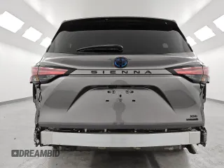 2022 Toyota Sienna XSE z VIN 5TDDRKEC6NS097540, wystawiony jako Copart lot #52853935 z przebiegiem 35 096 mil mil oraz Czysty tytuł • Clean title. Historia ofert i sprzedaży dostępna na DreamBid. Obrazek 6.
