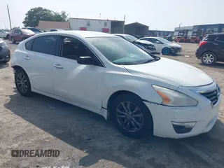 2015 Nissan Altima S z VIN 1N4AL3AP5FC447834, wystawiony jako IAAI lot #42427820 z przebiegiem 158 687 mil mil oraz . Historia ofert i sprzedaży dostępna na DreamBid. Obrazek 1.