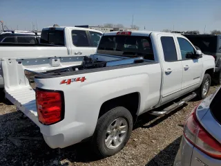 2018 Chevrolet Silverado 1500 LT with VIN 1GCVKREC5JZ161996, listed as a Copart auction lot 43926985 with 155,580 mi miles and Salvage Title. Bid and sale history available at carsss.com. Image 3.