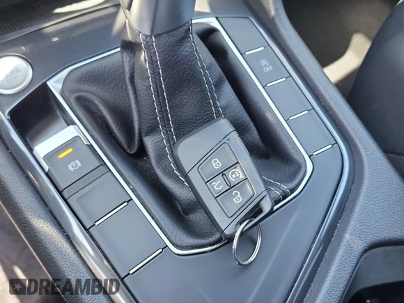 2024 Volkswagen Tiguan SE z VIN 3VV3B7AX7RM106937, wystawiony jako IAAI lot #42845192 z przebiegiem 32 134 mil mil oraz . Historia ofert i sprzedaży dostępna na DreamBid. Obrazek 37.