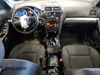 2019 Ford Police Interceptor Utility z VIN 1FM5K8AT1KGB15719, wystawiony jako Copart lot #65549154 z przebiegiem 81 581 mil mil oraz Nie do naprawy. Historia ofert i sprzedaży dostępna na DreamBid. Obrazek 8.