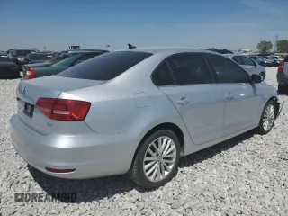 2015 Volkswagen Jetta SE z VIN 3VWD07AJ4FM229656, wystawiony jako Copart lot #49211565 z przebiegiem 96 173 mil mil oraz Szkoda całkowita • Salvage title. Historia ofert i sprzedaży dostępna na DreamBid. Obrazek 3.