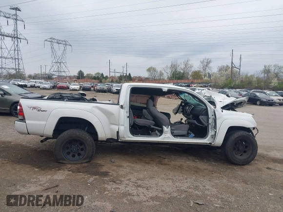 2013 Toyota Tacoma z VIN 5TFMU4FN9DX019465, wystawiony jako IAAI lot #42010194 z przebiegiem 115 812 mil mil oraz . Historia ofert i sprzedaży dostępna na DreamBid. Obrazek 13.