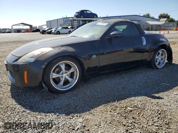2004 Nissan 350Z Touring with VIN JN1AZ36A74T002301, listed as a Copart auction lot 61720524 with 101,779 mi miles and Salvage Title. Bid and sale history available at carsss.com. Image 1.