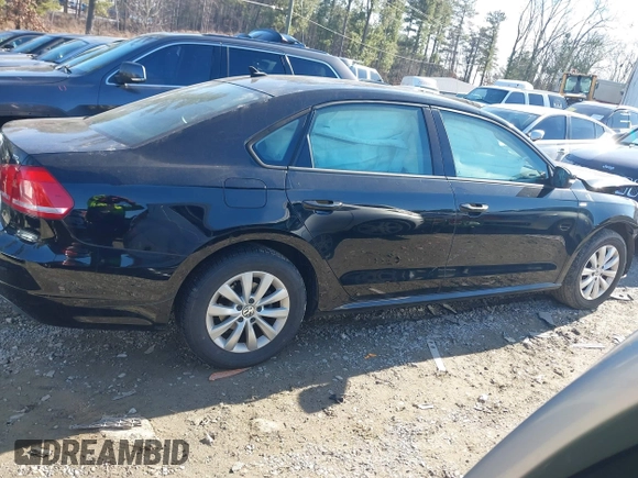 2014 Volkswagen Passat Wolfsburg Edition z VIN 1VWAT7A37EC101438, wystawiony jako IAAI lot #41333508 z przebiegiem 136 939 mil mil oraz . Historia ofert i sprzedaży dostępna na DreamBid. Obrazek 13.