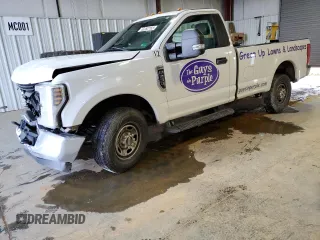 2018 Ford F-250 XL z VIN 1FTBF2A64JEB57475, wystawiony jako Copart lot #45282165 z przebiegiem 120 022 mil mil oraz Szkoda całkowita • Salvage title. Historia ofert i sprzedaży dostępna na DreamBid. Obrazek 1.