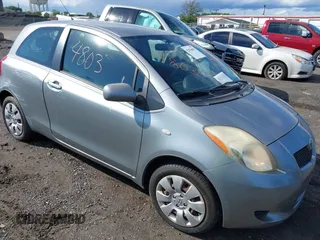 2007 Toyota Yaris z VIN JTDJT923975084145, wystawiony jako IAAI lot #42354803 z przebiegiem 85 121 mil mil oraz . Historia ofert i sprzedaży dostępna na DreamBid. Obrazek 1.