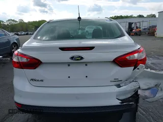 2013 Ford Focus SE with VIN 1FADP3F2XDL240898, listed as a IAAI auction lot 41975481 with 131,304 mi miles. Bid and sale history available at carsss.com. Image 16.