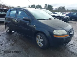 2007 Chevrolet Aveo LS z VIN KL1TD66637B737599, wystawiony jako IAAI lot #41732661 z przebiegiem 144 635 mil mil oraz . Historia ofert i sprzedaży dostępna na DreamBid. Obrazek 1.