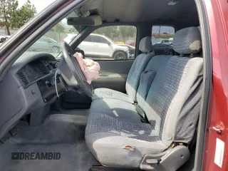 1996 Toyota T100 SR5 z VIN JT4TN14D7T0017707, wystawiony jako Copart lot #75676624 z przebiegiem 246 564 mil mil oraz Szkody całkowita. Historia ofert i sprzedaży dostępna na DreamBid. Obrazek 7.
