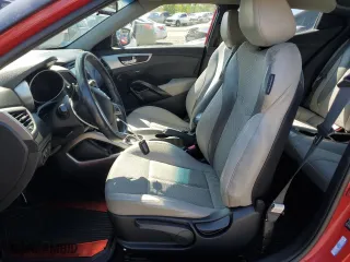 2013 Hyundai Veloster w/Black Int with VIN KMHTC6AD8DU123760, listed as a Copart auction lot 54359135 with 110,071 mi miles and Clean Title. Bid and sale history available at carsss.com. Image 7.