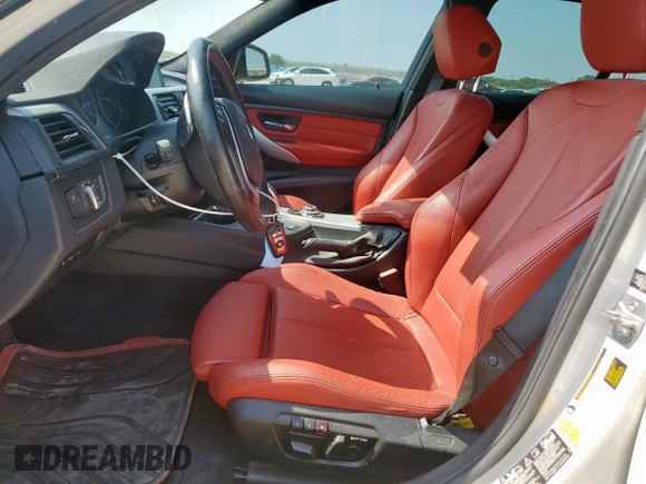 2013 BMW 3 Series 335i xDrive z VIN WBA3B9C50DJ899071, wystawiony jako Copart lot #50938045 z przebiegiem 143 532 mil mil oraz Szkoda całkowita • Salvage title. Historia ofert i sprzedaży dostępna na DreamBid. Obrazek 7.