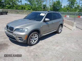 2011 BMW X5 35i z VIN 5UXZV4C57BL414643, wystawiony jako IAAI lot #42345726 z przebiegiem 123 819 mil mil oraz . Historia ofert i sprzedaży dostępna na DreamBid. Obrazek 2.