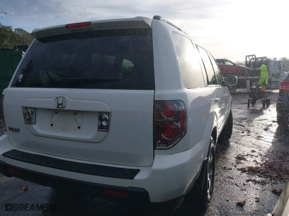 2007 Honda Pilot EX-L with VIN 5FNYF28527B015589, listed as a IAAI auction lot 41113153 with 352,772 mi miles. Bid and sale history available at carsss.com. Image 4.