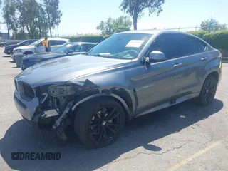 2018 BMW X6 xDrive35i z VIN 5UXKU2C51J0X50913, wystawiony jako IAAI lot #42078443 z przebiegiem Nie podano mil oraz . Historia ofert i sprzedaży dostępna na DreamBid. Obrazek 16.