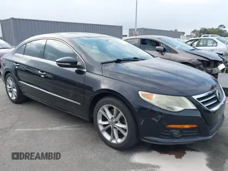 2010 Volkswagen CC Sport z VIN WVWMN7ANXAE548582, wystawiony jako IAAI lot #42807646 z przebiegiem 115 254 mil mil oraz . Historia ofert i sprzedaży dostępna na DreamBid. Obrazek 1.
