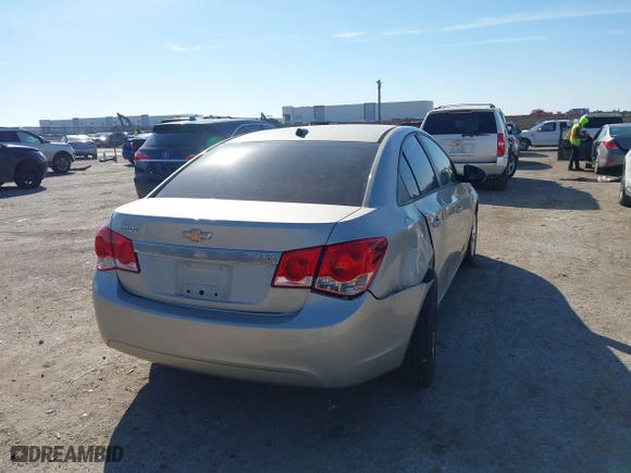 2014 Chevrolet Cruze LS with VIN 1G1PA5SH6E7362014, listed as a IAAI auction lot 41580639 with 124,085 mi miles. Bid and sale history available at carsss.com. Image 4.