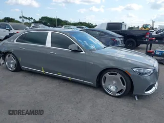 2023 Mercedes-Benz S 680 Maybach z VIN W1K6X7KB4PA198718, wystawiony jako IAAI lot #41476565 z przebiegiem 3 322 mil mil oraz . Historia ofert i sprzedaży dostępna na DreamBid. Obrazek 1.