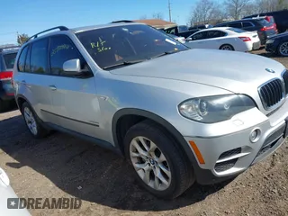 2011 BMW X5 35i with VIN 5UXZV4C51BL400513, listed as a IAAI auction lot 41832040 with 999,999 mi miles. Bid and sale history available at carsss.com. Image 1.