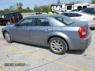 2007 Chrysler 300 C z VIN 2C3KA63H57H725971, wystawiony jako Copart lot #51793044 z przebiegiem 137 825 mil mil oraz Szkoda całkowita • Salvage title. Historia ofert i sprzedaży dostępna na DreamBid. Obrazek 2.