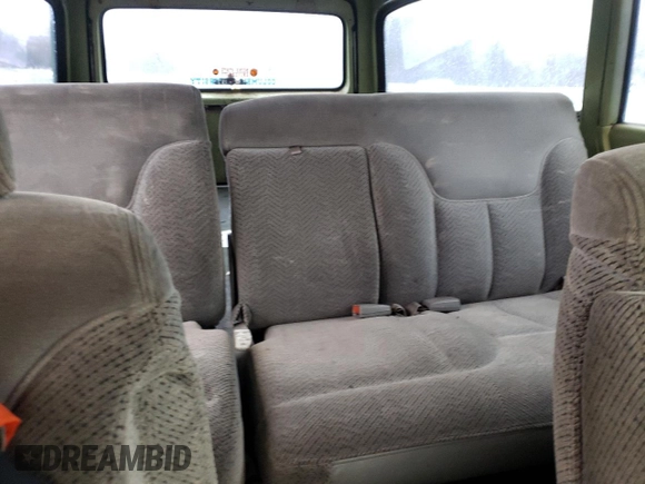 1971 Chevrolet Suburban z VIN CE261Z640706, wystawiony jako Copart lot #87385634 z przebiegiem 818 477 mil mil oraz Czysty tytuł • Clean title. Historia ofert i sprzedaży dostępna na DreamBid. Obrazek 10.