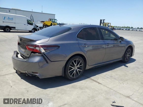 2022 Toyota Camry SE z VIN 4T1T11AKXNU626554, wystawiony jako Copart lot #58643315 z przebiegiem 49 490 mil mil oraz Szkoda całkowita • Salvage title. Historia ofert i sprzedaży dostępna na DreamBid. Obrazek 3.