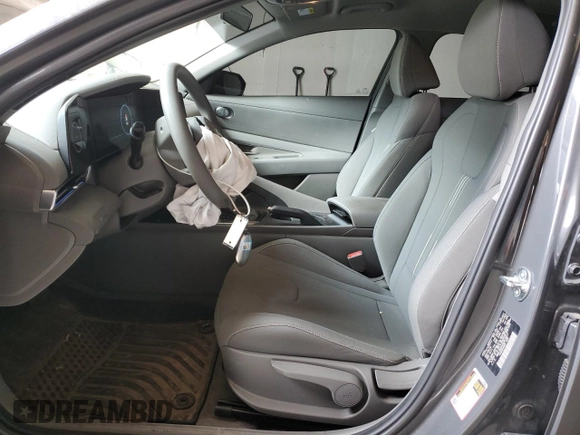 2024 Hyundai Elantra SEL z VIN KMHLM4DG4RU818817, wystawiony jako Copart lot #51142255 z przebiegiem 10 725 mil mil oraz Szkoda całkowita • Salvage title. Historia ofert i sprzedaży dostępna na DreamBid. Obrazek 7.