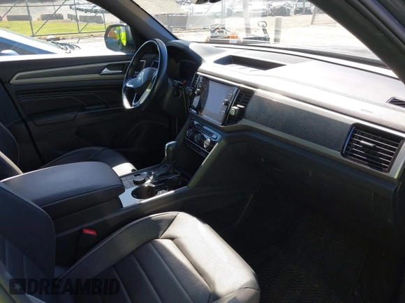 2020 Volkswagen Atlas SEL Premium z VIN 1V2NE2CA0LC224717, wystawiony jako IAAI lot #42151750 z przebiegiem 47 544 mil mil oraz . Historia ofert i sprzedaży dostępna na DreamBid. Obrazek 5.