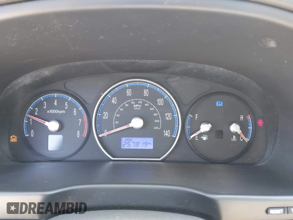 2007 Hyundai Santa Fe GLS z VIN 5NMSG13D77H040725, wystawiony jako IAAI lot #42455271 z przebiegiem 257 819 mil mil oraz . Historia ofert i sprzedaży dostępna na DreamBid. Obrazek 7.