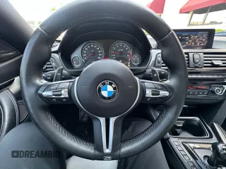 2015 BMW M4 z VIN WBS3R9C58FK332532, wystawiony jako Copart lot #59045225 z przebiegiem 127 199 mil mil oraz Tytuł czysty. Historia ofert i sprzedaży dostępna na DreamBid. Obrazek 11.