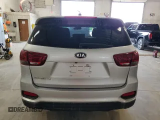 2019 Kia Sorento LX z VIN 5XYPG4A58KG580316, wystawiony jako Copart lot #58495505 z przebiegiem 111 711 mil mil oraz Czysty tytuł • Clean title. Historia ofert i sprzedaży dostępna na DreamBid. Obrazek 6.