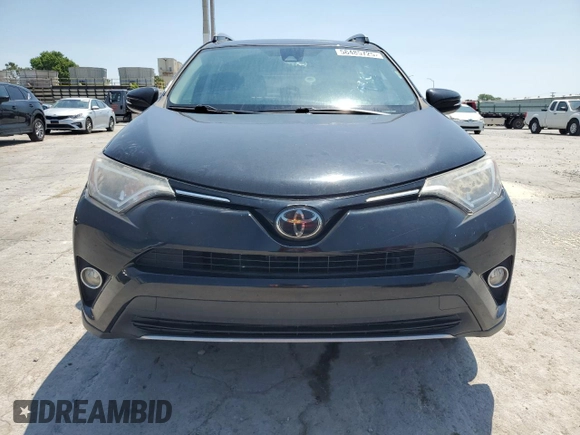 2018 Toyota RAV4 XLE z VIN 2T3RFREV4JW812199, wystawiony jako Copart lot #58485725 z przebiegiem 96 576 mil mil oraz Szkoda całkowita • Salvage title. Historia ofert i sprzedaży dostępna na DreamBid. Obrazek 5.