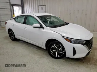 2024 Nissan Sentra SV z VIN 3N1AB8CV3RY338597, wystawiony jako Copart lot #57588955 z przebiegiem 27 910 mil mil oraz Szkoda całkowita • Salvage title. Historia ofert i sprzedaży dostępna na DreamBid. Obrazek 4.