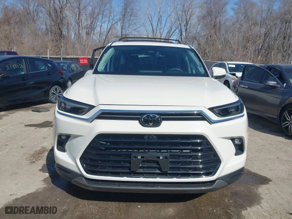 2024 Toyota Grand Highlander Hybrid XLE with VIN 5TDACAB51RS010380, listed as a IAAI auction lot 41715108 with 15,253 mi miles. Bid and sale history available at carsss.com. Image 13.
