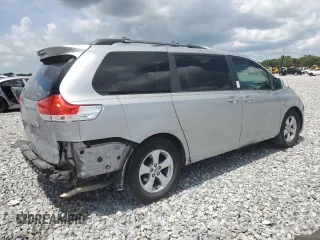 2012 Toyota Sienna LE AAS z VIN 5TDKK3DC6CS190493, wystawiony jako Copart lot #65000345 z przebiegiem 224 230 mil mil oraz Szkoda całkowita • Salvage title. Historia ofert i sprzedaży dostępna na DreamBid. Obrazek 3.
