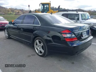 2007 Mercedes-Benz S 550 z VIN WDDNG71X07A111017, wystawiony jako IAAI lot #40911702 z przebiegiem 217 532 mil mil oraz . Historia ofert i sprzedaży dostępna na DreamBid. Obrazek 3.
