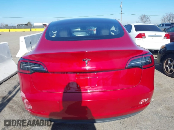 2018 Tesla Model 3 Long Range Battery z VIN 5YJ3E1EA4JF022284, wystawiony jako IAAI lot #41422203 z przebiegiem 71 521 mil mil oraz . Historia ofert i sprzedaży dostępna na DreamBid. Obrazek 15.