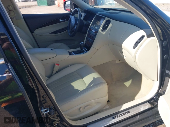 2017 Infiniti QX50 z VIN JN1BJ0RP6HM381642, wystawiony jako IAAI lot #42053175 z przebiegiem Nie podano mil oraz . Historia ofert i sprzedaży dostępna na DreamBid. Obrazek 5.