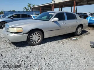 2004 Lincoln Town Car Signature with VIN 1LNHM81W04Y651382, listed as a Copart auction lot 52970425 with 117,849 mi miles and Salvage Title. Bid and sale history available at carsss.com. Image 1.