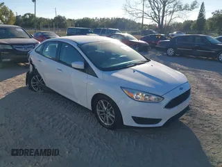 2018 Ford Focus SE z VIN 1FADP3F20JL252439, wystawiony jako IAAI lot #40929950 z przebiegiem 109 477 mil mil oraz . Historia ofert i sprzedaży dostępna na DreamBid. Obrazek 1.