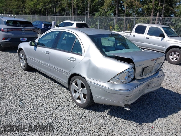 2001 Mercedes-Benz C 230/260/280/320 z VIN WDBRF61J51F013288, wystawiony jako IAAI lot #42322128 z przebiegiem Nie podano mil oraz . Historia ofert i sprzedaży dostępna na DreamBid. Obrazek 3.