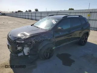 2019 Jeep Cherokee Altitude z VIN 1C4PJLLB4KD479190, wystawiony jako Copart lot #58781105 z przebiegiem 61 508 mil mil oraz Szkoda całkowita • Salvage title. Historia ofert i sprzedaży dostępna na DreamBid. Obrazek 1.