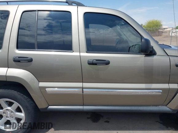 2007 Jeep Liberty Limited z VIN 1J4GK58K57W509255, wystawiony jako IAAI lot #42216555 z przebiegiem 29 090 mil mil oraz . Historia ofert i sprzedaży dostępna na DreamBid. Obrazek 14.