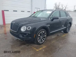 2019 Bentley Bentayga V8 z VIN SJAAM2ZVXKC025218, wystawiony jako IAAI lot #41741586 z przebiegiem 52 457 mil mil oraz . Historia ofert i sprzedaży dostępna na DreamBid. Obrazek 2.